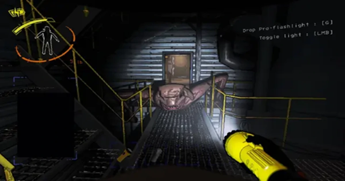 Lethal Company spelers die zwaar metaalschroot meeslepen langs een gevaarlijk Thumper-monster