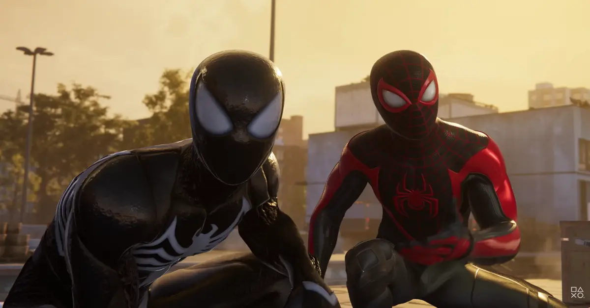 Peter Parker en Miles Morales staan samen in hun Spider-Man pakken op een dak in New York City.