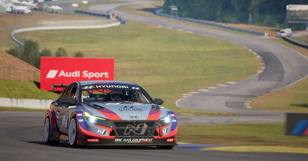 De simracer die gratis is op pc lanceert vandaag eindelijk op consoles