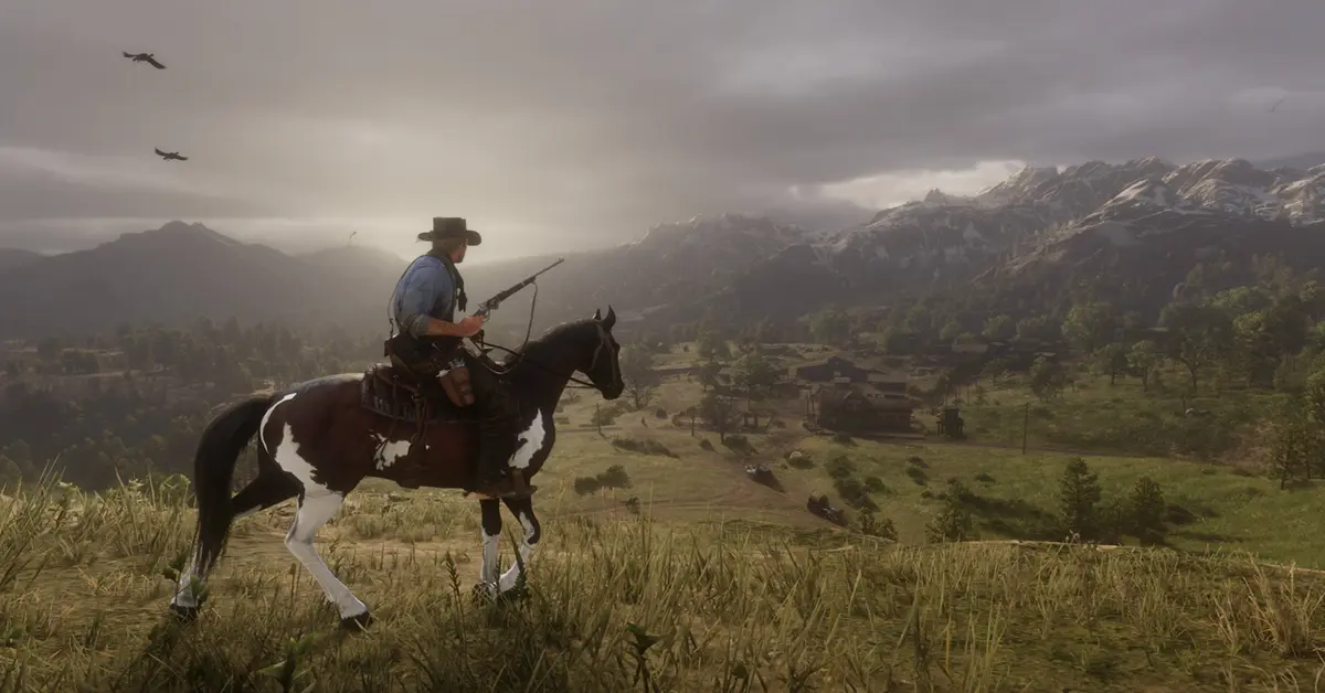 Arthur Morgan kijkt te paard uit over een uitgestrekte, mistige vallei in Red Dead Redemption 2
