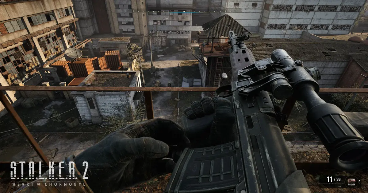 Een Stalker richt zijn geweer op een angstaanjagende mutant in S.T.A.L.K.E.R. 2