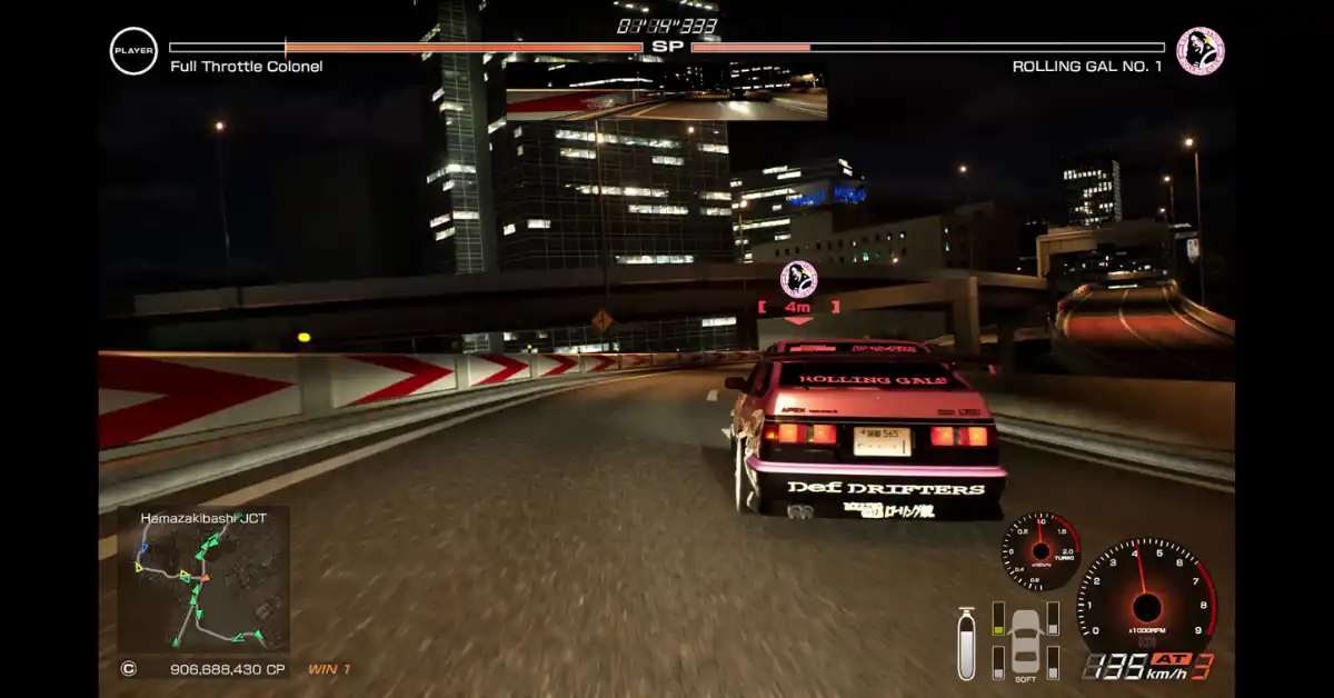 Rivalen op de snelweg reageren op je rijstijl in intense SP-battles.