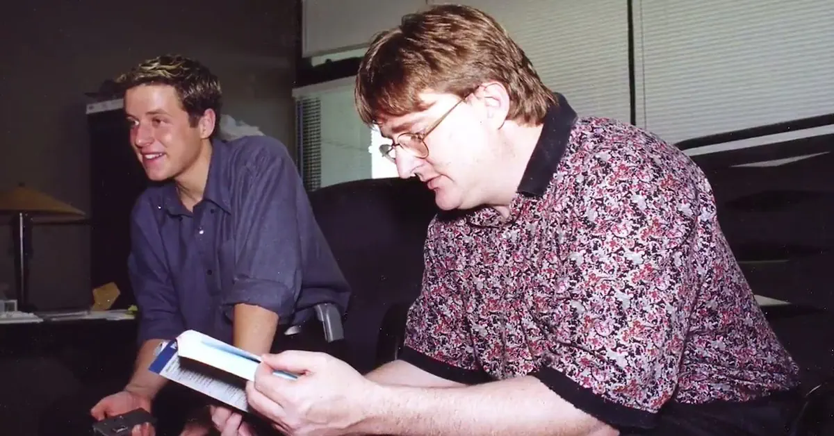 Geoff Keighley wakkert speculaties aan nadat fans een mysterieuze game ontdekten in zijn Steam-verlanglijst.